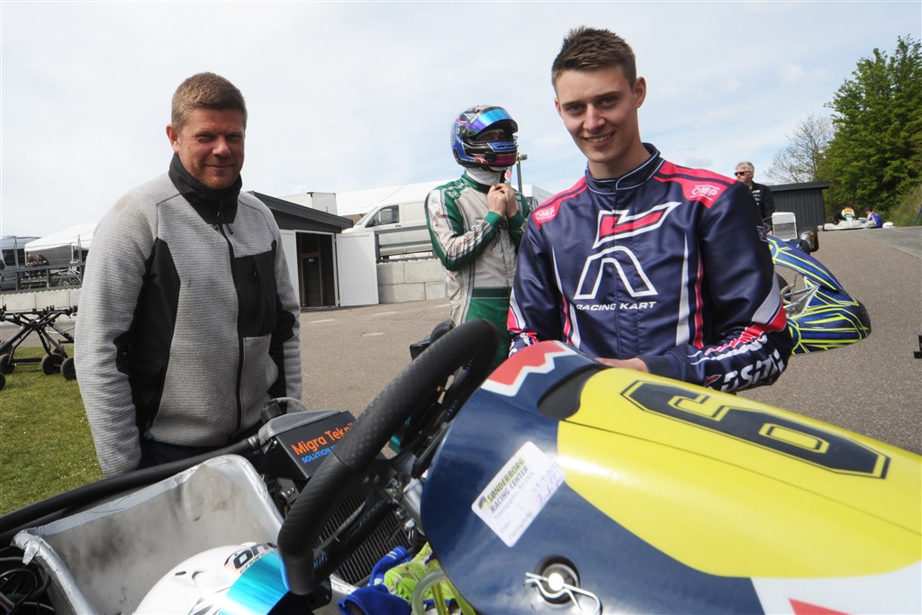 Patrick Gam Nielsen skifter for en weekend karten ud med en Legend-racer.
(Foto: Morten Alstrup)
